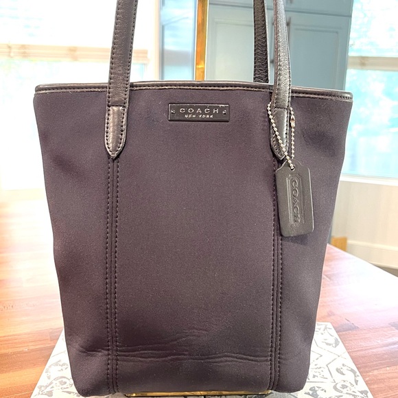 COACH NEO LUNCH TOTE, No. 6201 - Picture 2 of 12